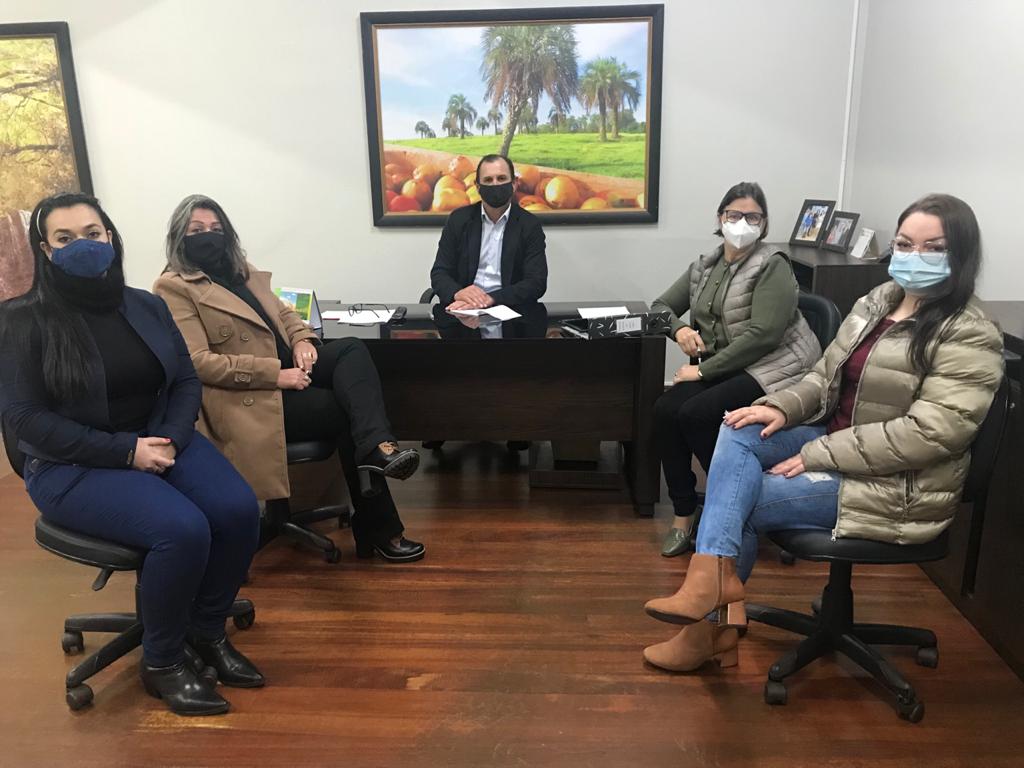 Governo Municipal recebe direção do Lar da Velhice